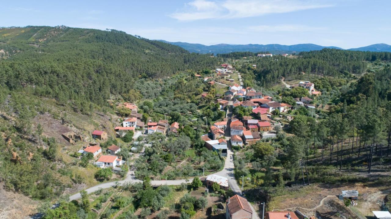Maison d'hôtes Cavalo De Xisto - Turismo Rural, Lda. à Almaceda Extérieur photo